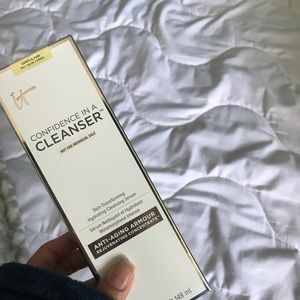It cosmetics confidence in a cleanser